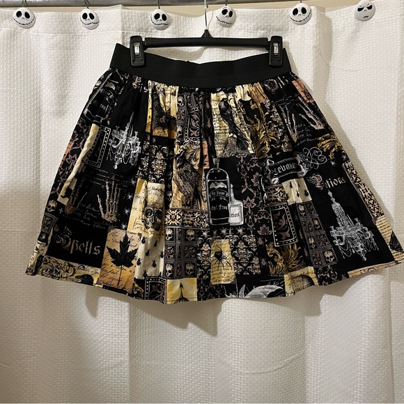 Hemet Mini Skirt Witchy Goth Physic Skulls Pleated Pull On Black Tan Medium - Picture 1 of 9